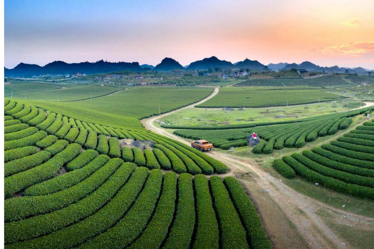 Crossing: 2-Day Moc Chau and Ta Xua Tour