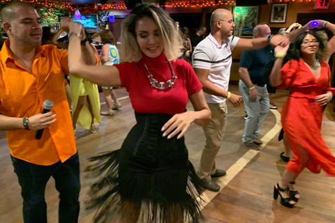 Miami: Noite de Salsa com aulas, petiscos cubanos e música ao vivoMiami: Aulas de salsa e bachata, mojito, 3 aperitivos e boate