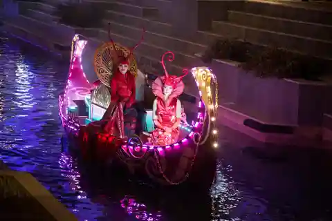 Antalya'dan: Otel Transferli Land of Legends Gece Gösterisi