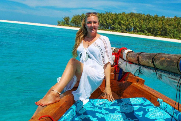 Ab Stone Town: Mnemba-Delfine und Schnorcheln mit Mittagessen