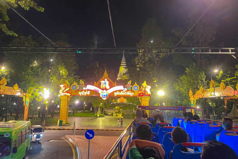 Phnom Penh: Night Bus Tour with Drinks, Snacks, and Music