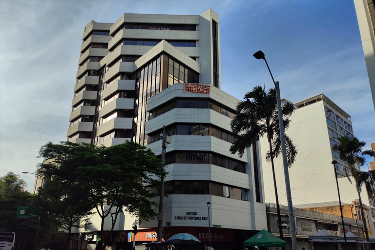 Medellín: Tour durch die Comuna 13, den Botero Park und den Metrocable mit einem lokalen Guide