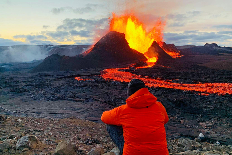 Grindavík: Caminhada no vulcão Fagradalsfjall com um guia privadoCondução autónoma: Ponto de encontro no vulcão