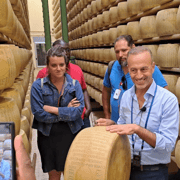 Tour & Verkostung der Parmesan-Käserei bei Parma