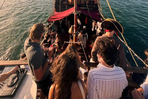Cape Town: Jolly Roger Pirate Ship Cruise Daytime Experience