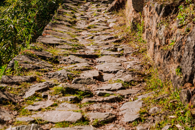 Cusco: Inca Trail 2-Day to Machu Picchu with Vistadome Train Cusco: Inca Trail 2-Day to Machu Picchu with Vistadome Train
