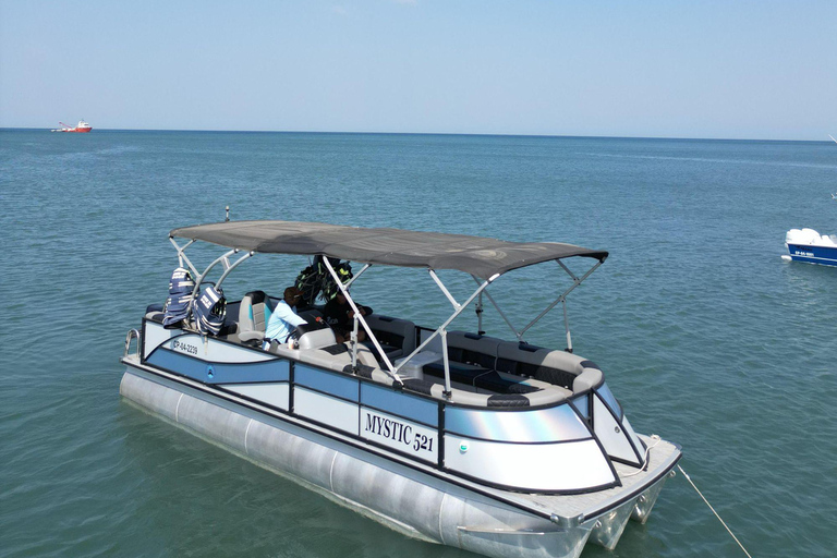 Santa Marta from the Sea on a Luxury Pontoon Santa Marta from the Sea on a Luxury Ponton