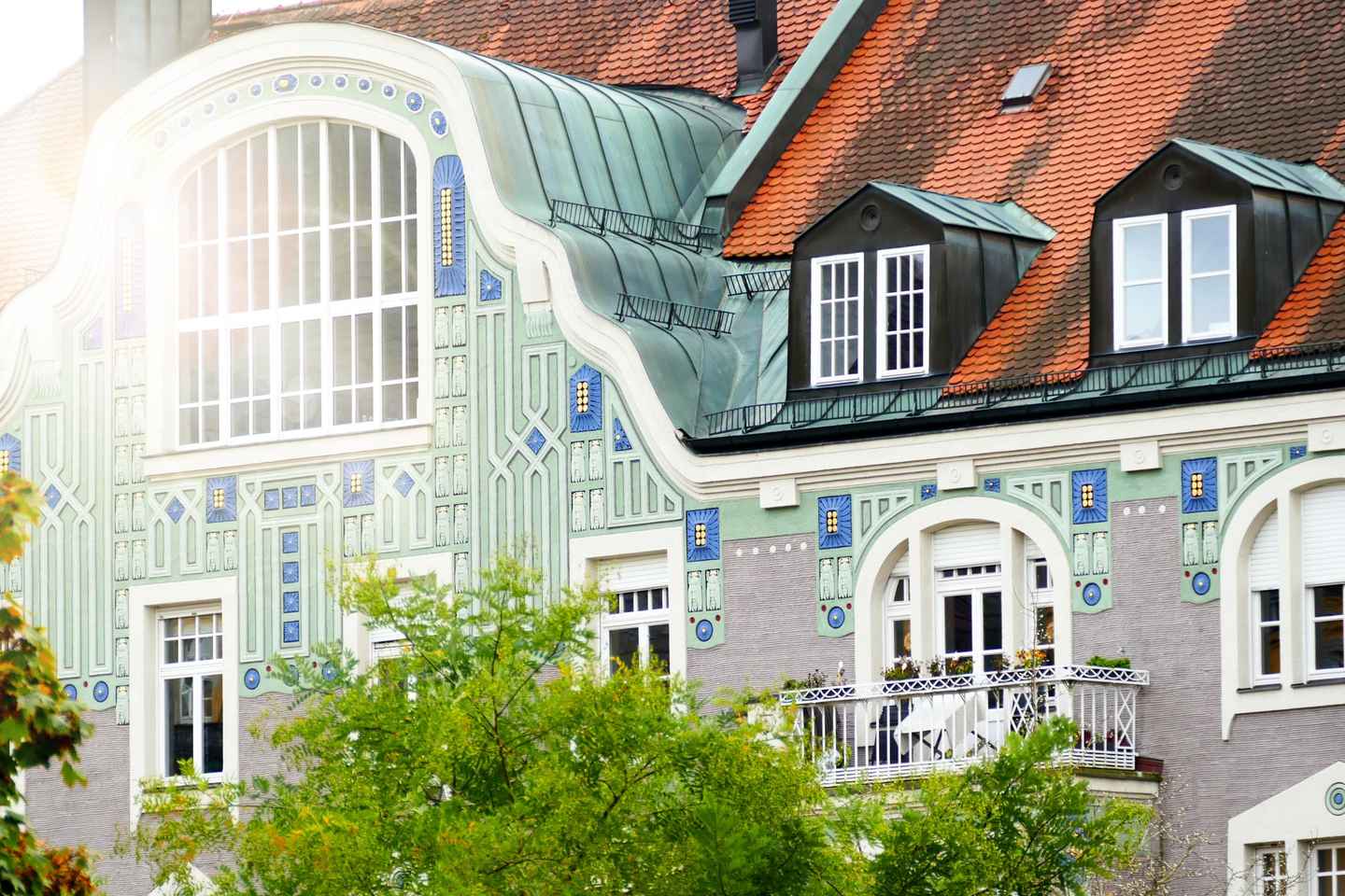 Schwabing: Insider Tour! Neighborhood, Revolt, Secrets in Munich's Iconic District
