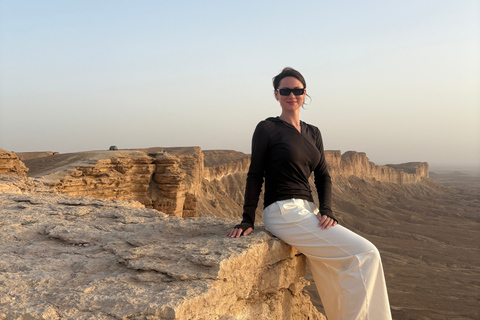 Riyadh: Edge of the World, Sadus Village & Bat Cave Tour Edge of the World, Sadus Village..etc(Private tour)