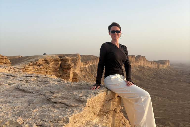 Riyadh: Edge of the World, Sadus Village & Bat Cave Tour Edge of the World, Sadus Village..etc(Private tour)