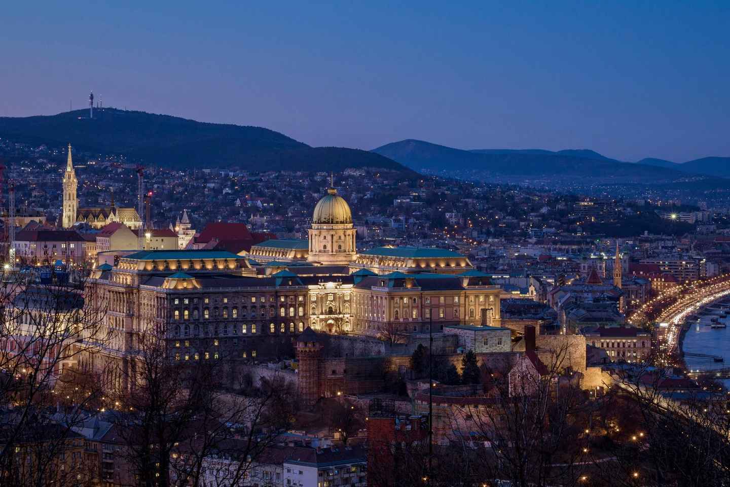 Budapest: Private City Tour with Rooftop Bar Visit