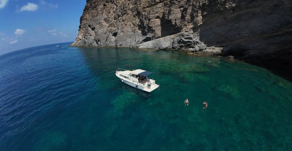 Ischia: Boat tour with lunch on board