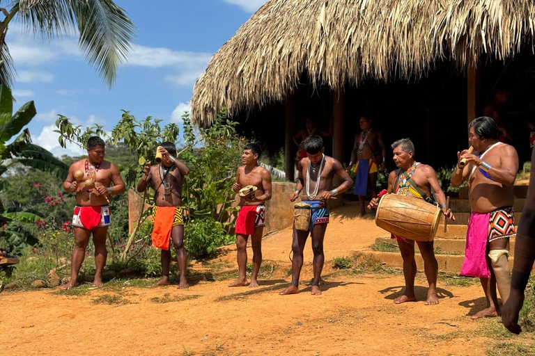 Visita a los indios y descubre la selva tropical