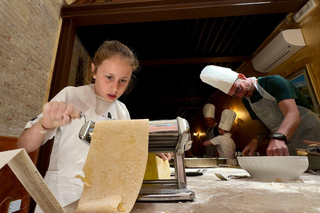 Verona: lezione di cucina di pasta e tiramisù con vino pregiato
