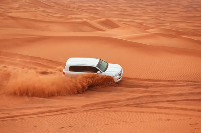 Dubai: avontuurlijke woestijnsafari, kameelrit & barbecue