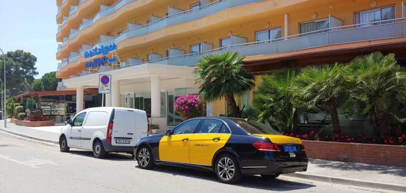Barcelona: Airport Cab Transfer to Accommodation