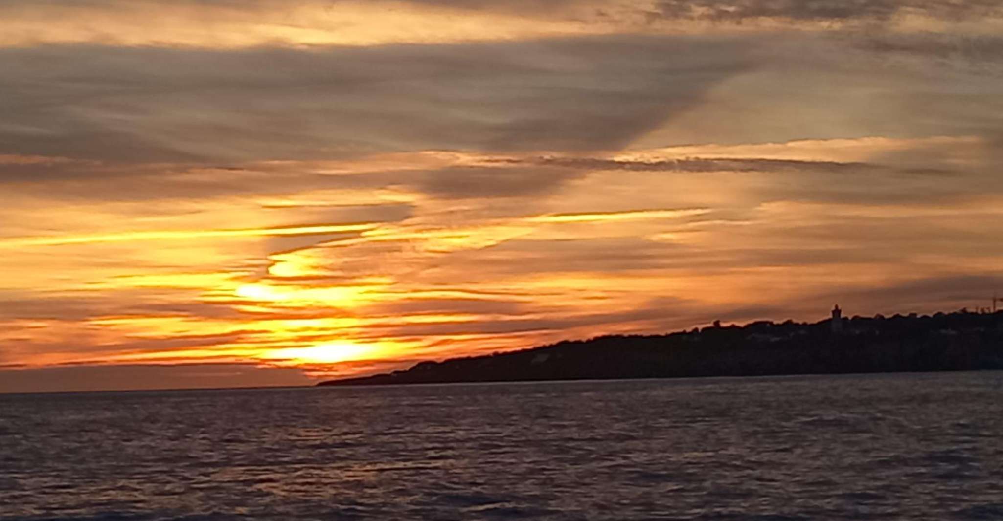 Cascais, voyage en bateau au coucher du soleil avec des boissons de bienvenue - Housity