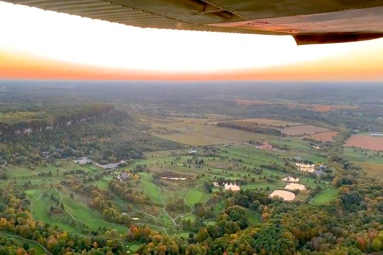 Burlington: experiência de voo panorâmico na costa do Lago OntárioBurlington: experiência de voo panorâmico pela costa do Lago Ontário