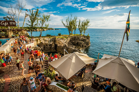 Visite privée du café Ricks et de la plage 7mile au départ de Montego Bay.Ricks cafe, Negril 7mile Beach & Shopping Tour.