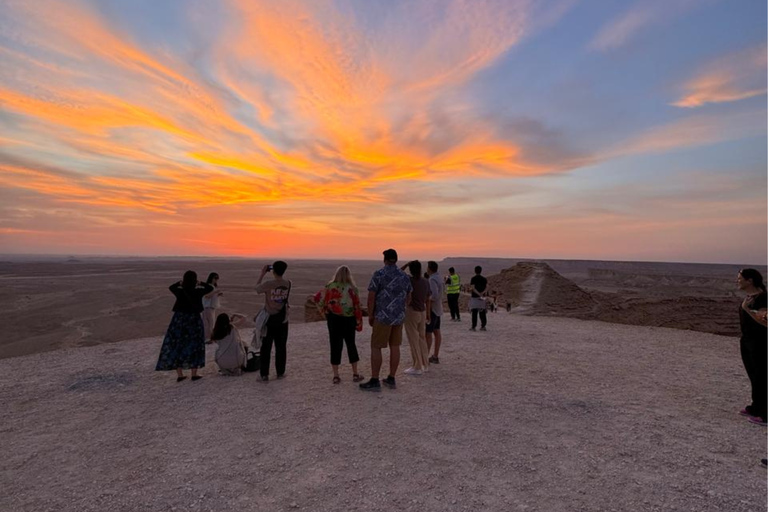 Riyadh: Edge of the World, Sadus Village & Bat Cave Tour Edge of the World, Sadus Village..etc(Private tour)