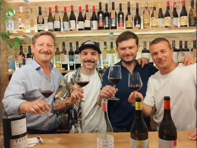 Wine Tasting with Local Food Pairings in Naples