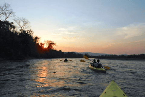 San Cristóbal: 4-Daagse kajak en rafting in de Lacandon jungleIn hut (Yaaxcan) met eigen badkamer buiten de jungle