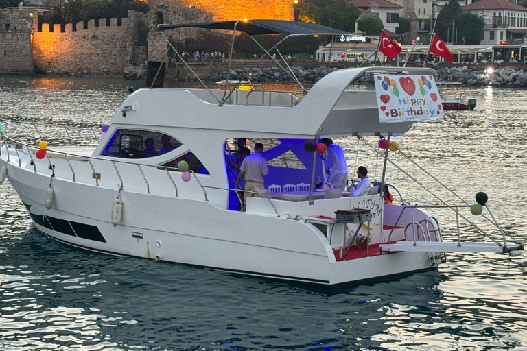 Alanya: 4 Hours low priced luxury VIP yacht tour.