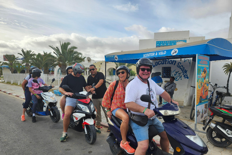 Süd-Djerba mit dem Roller: Olivenbäume, Töpferwaren und SonnenuntergangSüden von Djerba mit dem Roller: Olivenbäume, Töpferwaren und Sonnenuntergang