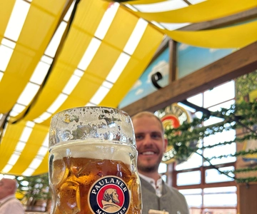 Monaco di Baviera: Esperienza guidata dell'Oktoberfest con birra e pranzo