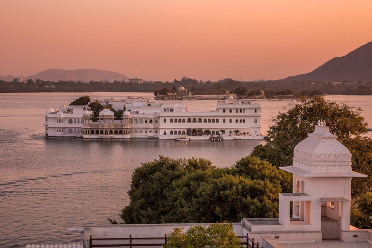 Udaipur: 2-Day Private Tour with Kumbhalgarh and Ranakpur