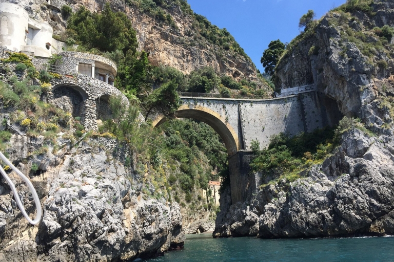 Excursión privada en barco de día completo por la costa de AmalfiExcursión privada de día completo en lancha rápida por la costa de Amalfi