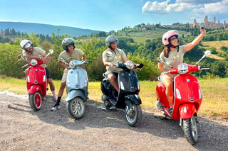 Toscana per piccoli gruppi: tour in Vespa, borghi medievali, cantina e pranzo