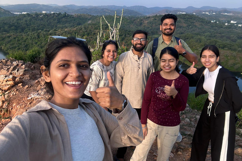Udaipur: Excursión en Scooter al Amanecer en una Aldea Tribal