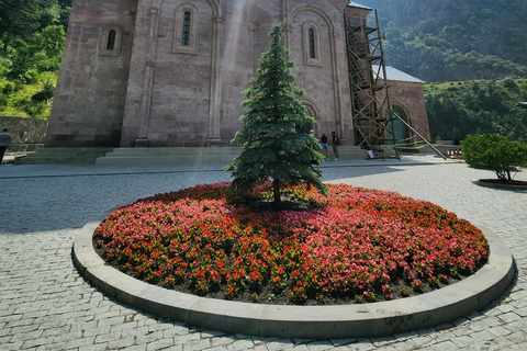 Tbilisi: Kazbegi Day Trip with Gergeti Trinity Church