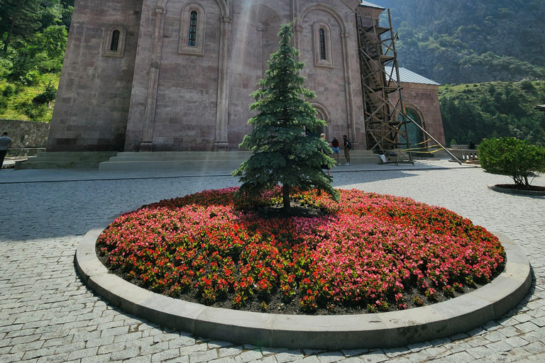 Tbilisi: Kazbegi Day Trip with Gergeti Trinity Church