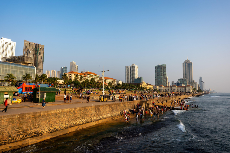 Colombo: Evening Guided City Tour with Dinner