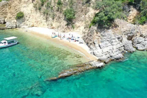 Da Ksamil: Tour in barca dell'isola di Tongo con pranzo BBQ