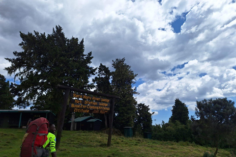 Conquiste o Monte QuêniaTravessia de 4 dias de Chogoria a Sirimon