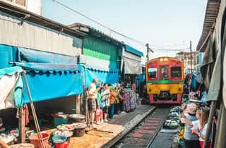 Bangkok: Privater Schwimmender Markt & Eisenbahn mit Gastgeber-Fahrer