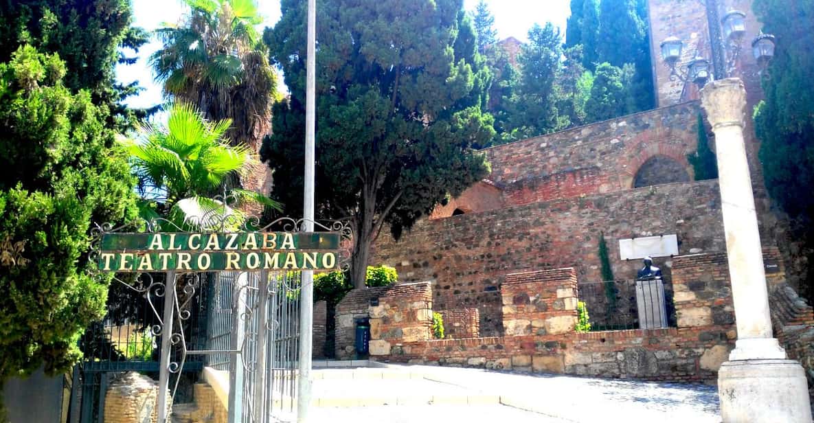 Málaga: tour por el centro histórico con un guía local GetYourGuide