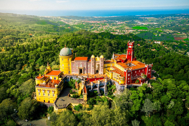 From Lisbon: Sintra, Pena, Regaleira & Cascais Day Trip Private Full Experience: Day trip (Spanish Host)