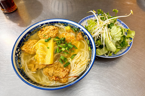 Da Nang: Michelin-Rated Street Food Tour by Scooter
