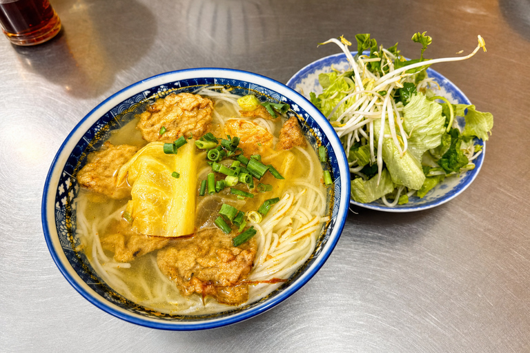 Da Nang: Michelin-Rated Street Food Tour by Scooter