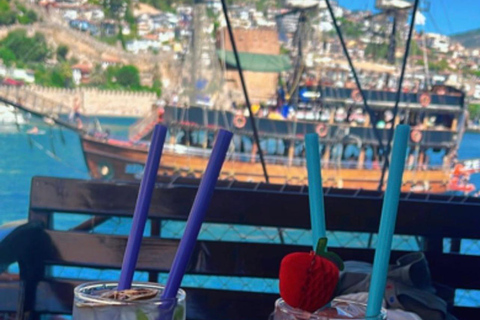 Alanya: Romantic Boat Tour with Lunch and Drinks