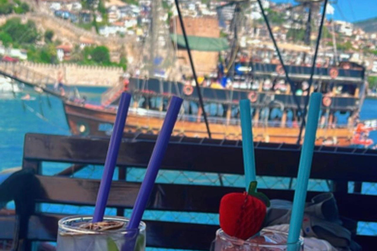 Alanya: Romantic Boat Tour with Lunch and Drinks