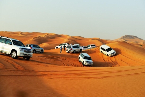 Doha : Safari dans le désert au coucher du soleil avec promenade à dos de chameau et planche à sable