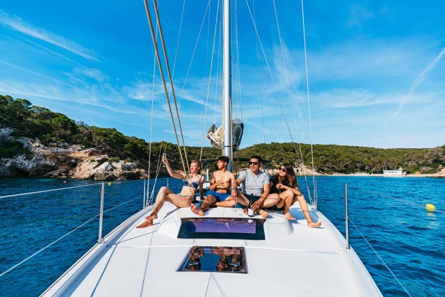 Visit Mallorca Midday or Sunset Sailing with Snacks and Open Bar in Palma, Spain