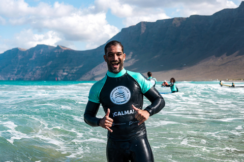 Famara, Lanzarote: surf lessons in small groups for beginners Famara: surf lessons for beginners in small groups