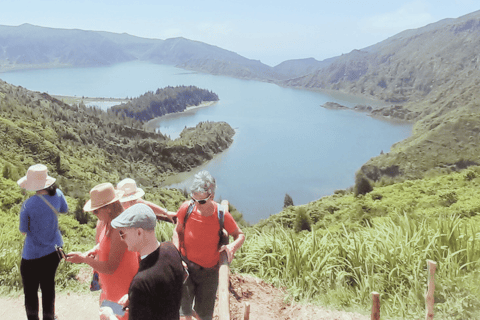 Açores : Circuit de 2 jours à São Miguel pour les volcans de l'Ouest et de l'EstCircuit de 2 jours sur l'île INCLUANT les déjeuners