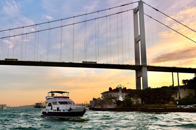 Istanbul: Bosphorus Yacht Cruise at Sunset with Snacks